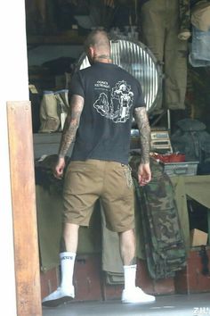 David Beckham Style Outfits, Tatto Boys, Hardcore Style, David Beckham Style, Beckham Style, Mens Casual Outfits Summer, Mens Fashion Smart