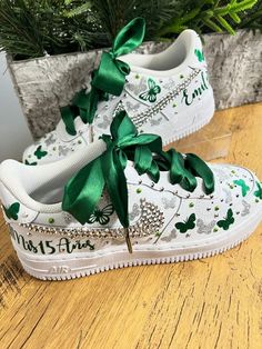 Shoe ideas!! Emerald Green Quince Shoes, Dark Green Quince, Quince Surprise Dance Outfits, Quince Heels, Emerald Green Quinceanera Theme, Quince Shoes, Emerald Green Shoes, Surprise Dance Outfits, Green Quinceanera Theme