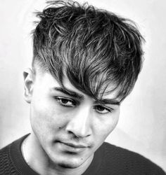 Long top, short sides haircut #menshair #menshairtrends #menshairstyletrrends #menshaircuts #menshairstyles #fringehaircutsformen #fringehairstylesformen #mensfringe #mensbangs #crophaircut #longtopshortsidesmen #messyhairmen #texturedhairmen Short Sides Haircut, Mens Hairstyles Medium