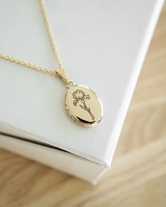 PHOTOS: No inserts, the photos are glued on. Please message us your photos after you place your order! ADDITIONAL ENGRAVING: Add this to your order: https://etsy.me/3CTK74W METAL/MATERIAL: 14K Gold Filled / Sterling Silver / 14K Yellow Solid Gold The metal material are stamped on the back of the locket. LOCKET DIMENSIONS: Locket Size - 19mm x 10mm (small) including the bail. Please check sizing before ordering. CHAIN: Sturdy 1mm smooth chain. The chain material matches the material of the locket Birth Flower Locket Necklace Gift, Flower Charm Locket Necklace Keepsake, Keepsake Medallion Locket Necklace With Birth Flower, Elegant Keepsake Locket Necklace With Flower Charm, Medallion Locket Necklace With Birth Flower For Keepsake, Personalized Gold Jewelry With Pressed Flowers, Rose Gold Birth Flower Locket Necklace Keepsake, Birth Flower Locket Necklace For Mother's Day Anniversary, Oval Birth Flower Keepsake Jewelry