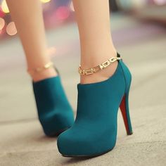 Chain Boots, Medium Heels, Hak Tinggi, Retro Luxury, Shoes Spring, Heels Boots, Fabulous Shoes, Hot Shoes, Crazy Shoes