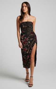 Jessell Midi Dress - High Split Strapless Dress in Black Floral | Showpo Las Vegas Wedding Guest Dress, Strapless Wedding Guest Dress, Midi Wedding Guest Dress, Gala Outfits, Sukienki Maksi, Dark Floral Dress, Guest Attire, Strapless Neckline, Strapless Floral Dress