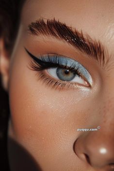 Blue Eyeshadow With Blue Eyes, Blue Eye Makeup Blue Eyes, Blue Makeup Inspiration, Makeup With Blue Eyeshadow, Blue Makeup Brown Eyes, Blue And Brown Eyeshadow, Makeup Looks Fun, Eye Shadow For Blue Eyes, Blue Makeup Aesthetic