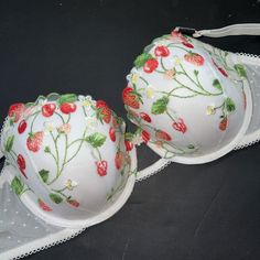 Nwt Stunning Victoria&Apos;S Secret 36dd Or 36d Demi Bra !!!Message Me Which Size You Want When Purchasing Please!!! Gorgeous Set!!!You&Apos;Ll Love It!!!!!! Perfect As A Gift!!! Dear Buyers, Also Pls, Ask Questions Before Buying Please!I&Apos;Ll Be Happy To Answer Them ))) All Sales R Final, So No Returns Please. Check Out My Other Vs Items. * I&Apos; M Aiming At Getting A 100% Positive Rating, So Please Make Sure You Leave 5 Stars After You Receive Your Beautiful Items))) I Will Do The Same Fo Strawberry Bra Victoria Secret, Strawberry Bra, Front Clasp Bra, 36dd Bra, Black Lace Tank Top, Vs Bras, Red Bra, Floral Bra, Red Strawberry