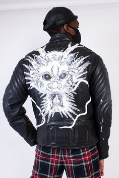 Handpainted Vintage Panthera Biker Leather Jacket Unique 1-of-1 piece Material 100% Leather Size L Length 64cm Chest Width 60cm Arm lenght 64cm Biker Style Embroidered Leather Jacket, Punk Biker Jacket With Graphic Print, Luxury Distressed Leather Biker Jacket, Vintage Biker Jacket, Luxury Gothic Leather Jacket With Rivets, Luxury Punk-style Fitted Biker Jacket, Vintage Biker, Enter The Dragon, Biker Jacket