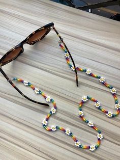 Chain For Glasses, Daisy Sunglasses, Glasses Mask, Pulseras Kandi, Beaded Glasses, Beaded Sunglasses, Chain Mask, Sunglasses Chain, Mask Lanyard