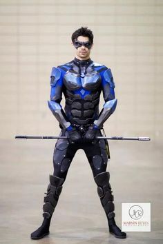 Nightwing cosplay Night Wing Costume, Nightwing Costume, Cosplay Robin, Nightwing Costumes, Wing Costume, Nightwing Batman, Nightwing Cosplay, Night Wing, Cosplay Men