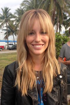 Fringe On Blonde Hair, Strawberry Blonde Fringe Bangs, Razor Bangs, Long Blonde Hair With Bangs, Crazy Core, Haircut References, Best Bangs, Fine Hair Bangs, Teen Haircuts