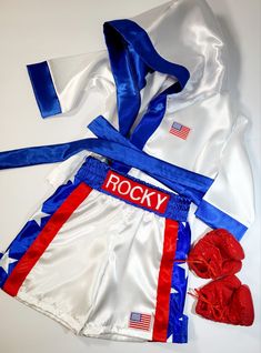 Do you have a little fighter at home? This Personalized Boxing set with shorts, robe and wearable baby gloves is perfect for a 1st birthday photoshoot or even an idea for kids photoshoot. We offer them in any color, size and personalization. Come check our 40% off Christmas sale. Boxing Party, Boxing Outfit, Usa Costume