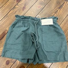 Perfect Condition, Linen Material Casual Green Shorts For Spring, High Waist Casual Shorts With Drawstring, Casual High Waist Shorts With Drawstring, Casual High Waist Drawstring Shorts, Casual High-waist Drawstring Shorts, Spring Bottoms With Drawstring And Paperbag Waist, Casual Green Bottoms For Beach Season, Summer Bottoms With Drawstring And Paperbag Waist, Trendy Beach Season Bottoms With Pockets