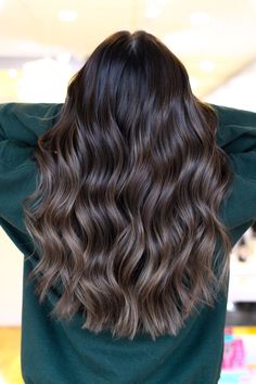 Dark Brown Hair Balayage, Brown Hair Inspiration, Brunette Hair With Highlights, Dark Hair With Highlights