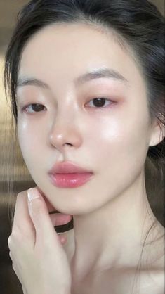 Clean Skin Face, Membentuk Alis, Clear Glowing Skin, Glow Skin, Beauty Goals, Pretty Skin, Pale Skin, Glass Skin, Skin Rejuvenation