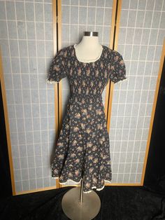 "1970's muted black short, puffy sleeve dress with floral bouquet pattern. Zipper up the back and stretchy gathered bodice. Nice vintage condition Womens medium 36-40\" bust 30-32\" waist 46\" max hips 16.5\" shoulder to waist 28\" waist to hem" Puffy Sleeve Dress, Gathered Bodice, Brown Flowers, Dress Clothes For Women, Vintage 1970s, Black Shorts, Black Floral, Sleeve Dress, Bodice