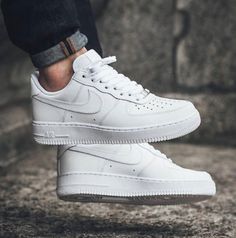 Nike White Sneakers, Air Force 1 Outfit Men, Zapatillas Nike Air Force, Guy Outfit, Tenis Air Force, Air Force 1 Outfit, Nike Air Force 1 Outfit, Nike Air Force One, Sneaker Boutique