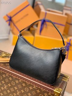 Description L.V Marelle Tote MM Epi Black For Women, Women’s Handbags, Shoulder And Crossbody Bags 11.8in/30cm LV M59954 Rep 1:1 Size: 11.8 x 8.3 x 5.1 inches / 30 x 21 x 13 cm (Length x Height x Width) Designed for fashionable, active women, the Marelle Tote MM in grained Epi combines function with style. Its sleek lines and signature details – note the detachable Monogram pocket, see-through LV logo and Toron top handles – make this sporty-chic bag a versatile companion for day-to-business use Luxury Pieces, Chic Bags, Luxury Collection, Sporty Chic, Evening Clutch Bag, Vuitton Bag, Active Women, Black Handbags, Bag Making