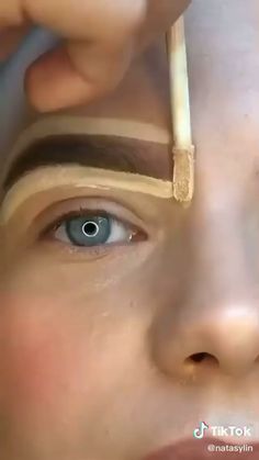 Quick Eye Makeup, Membentuk Alis, Bentuk Alis, Eyebrow Makeup Tutorial, Makeup Tips For Older Women, Beginners Eye Makeup, Eyebrow Makeup Tips, Eye Makeup Techniques, Makeup Artist Tips