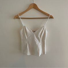 Cute Little White Zara Top -Perfect White Zara Top Brand New -I Feel Like It’s Cute For Going Out -Perfect Condition -Size Xs Chic White Camisole Crop Top, Elegant White Linen Tank Top, White Fitted Summer Camisole, White Sleeveless Linen Crop Top, White V-neck Tank Top For Brunch, Chic Fitted White Camisole, Fitted Cotton Tank Top For Brunch, Elegant White Camisole For Brunch, Feminine White Camisole Crop Top