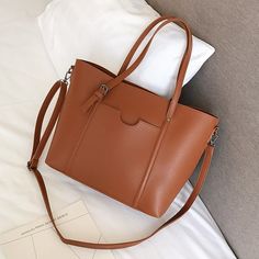 Brand Name: Vinco ClarosShape: Casual ToteMain Material: PUOrigin: CN(Origin)Style: FashionInterior: Interior Zipper PocketOccasion: VersatileClosure Type: zipperGender: WOMENLining Material: LinenModel Number: Women's bag solid color high qualityHardness: SOFTPattern Type: SolidCOLOR: beige-brown-black Elegant Women Style, Casual Handbags, Fall Handbags, Casual Tote Bag, Genuine Leather Handbags, Oversized Bag, Work Tote, Leather Handbags Women, Fancy Bags