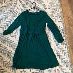 Nwt Forrest Green Wrap Maternity Dress Stretch V-neck Maternity Dress, Casual Long Sleeve Maternity Dress, Casual Maternity Dress In Solid Color, Casual Solid Color Maternity Dress, Fall Maternity Stretch Dress, Green Flowy Maternity Dress, Flowy Green Maternity Dress, Green Maternity Dress, Wrap Maternity Dress