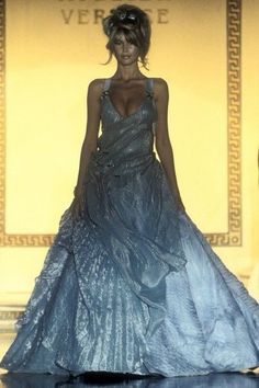 Gianni Versace Dress, 1990s Supermodels, Versace 90s, Fashion 1990s, Versace Runway, Model Runway, 90s Runway, Versace Spring