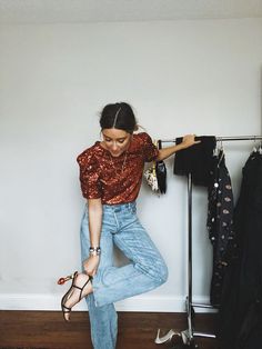 These Are The Christmas Party Outfits To Wear This Holiday Season - CLOSS FASHION Outfits Leggins, Chique Outfit, Casual Party Outfit, Denim On Denim, Eve Outfit, New Years Eve Outfits, Looks Street Style