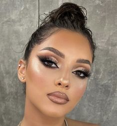 Black Wedding Dress Makeup, Smoky Eyeshadow Look, Make Up Sera, Make Up For Black Dresses, Smokey Eyes Marrone, Full Glam Eye Makeup, Smokey Eyes Noir, Make Up For Black Dress Night Classy, Night Makeup Looks Brown Eyes