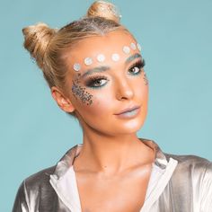 Space Theme Costume Women, Alien Theme Makeup, Cute Alien Makeup Halloween, Alien Themed Makeup, Alien Costume Women Makeup, Alien Custome Halloween, Womens Alien Costume Diy, Alien Costume Women Diy, Womens Alien Costume