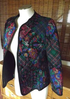 "-Vintage 80s Lightweight Quilted jacket -By Russ USA  -Union made Plastic jewel like black buttons -black piping -floral patchwork print in royal blue, magenta, green, orange, grey and black -excellent vintage condition -tagged a size 8 -mid/crop length -fits like a modern medium -shown on us size 6/8 dress form measured while flat: pit to pit 19\" across waist 18\" pit to hem 14\" pit to cuff 15\"" Quilted Sweatshirt Jacket, Quilted Jacket Pattern, Patchwork Quilt Jacket, Sweatshirt Makeover, Christmas Jacket, Quilted Clothing, Patchwork Clothes, Quilted Sweatshirt, 80s Floral