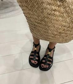 Black Gladiator Sandals, Sandals Outfit, Pretty Shoes, Shoe Obsession, Cute Shoes, Summer Shoes, Nice Shoes