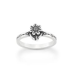 Small in size but big in meaning, the daisy on this ring signifies all the joy and optimism that comes with the season. Featuring floral embellishments along the band with a blooming daisy in the middle, it's available in sterling silver and multiple size James Avery Bracelet, James Avery Rings, Crown Ring Princess, Mini Sunflowers, Horseshoe Ring, Sunflower Ring, James Avery Jewelry, Daisy Ring, Ring Trends