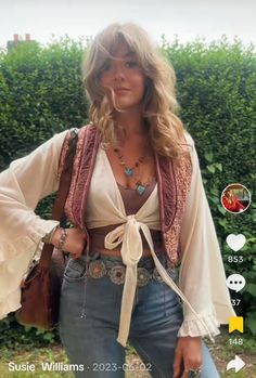 Boho Concert Outfit Summer, Renicansse Fair Outfits, Hippie Cowgirl Style, 70s Cowgirl, Hippie Boho Outfits, Hippy Fashion, 70s Inspired Outfits, Boho Street Style, Outfits 70s