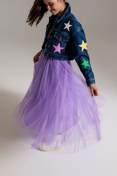 Elevate your denim game with our Crop Denim Jacket adorned with Multicolored Stars. Crafted from 100% cotton, this jacket is not only stylish but also comfortable. The model, standing at 5'8'' with measurements 33-24-35, showcases size S, ensuring a true-to-size fit. This jacket offers a relaxed fit with a cropped length, making it perfect for daily wear. The playful multicolored stars add a touch of uniqueness to your outfit, setting you apart from the crowd. The classic polo collar and long sl Trendy Denim Jacket, Crop Denim Jacket, Colorful Jacket, Trendy Denim, Blue Denim Jacket, Cropped Denim Jacket, Modern Trend, Denim Jacket Women, Cropped Denim