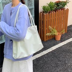 SPECIFICATIONS Handbags Type: Shoulder Bags Types of bags: Shoulder & Handbags Main Material: PU Lining Material: POLYESTER Shape: Casual Tote Place Of Origin: GUANG DONG Province CN: Guangdong Hardness: SOFT Pattern Type: Solid Interior: No Pocket Decoration: none Exterior: none Occasion: Versatile Closure Type: hasp Gender: WOMEN Style: fashion Model Number: i90303 Number of Handles/Straps: two update.24.04 - Dorro Bag SizeInfo -Width: 48cm /Height: 30cm/ Thickness: 10cmMaterial:PU leather[Not Big Shoulder Bag, Book Purse, Handbags Large, Fashion Student, Casual Tote Bag, Big Shoulders, Student Girl, Student Fashion, Casual Tote