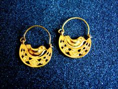 Stunning byzantine bird  hoop  earrings, made completely ouf solid 14k yellow gold (each piece is stamped)... Traditional Yellow Gold Nickel-free Hoop Earrings, Antique Gold Hoop Earrings As Gift, Antique Gold Hoop Earrings For Gift, Handmade Gold Byzantine Earrings, Gold Byzantine Handmade Earrings, Handmade Byzantine Gold Earrings, Traditional Handmade 14k Gold Earrings, Gold Byzantine Pierced Earrings, Gold Round Jewelry With Bird Design