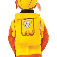 the back of a child's yellow jacket with an orange and white hat on