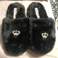 Brand New Without Tags. Never Worn, Size 5/6 Trendy Black Closed Toe Slippers, Black Synthetic Party Slippers, Trendy Black Flat Slippers, Juicy Couture Slippers, Juicy Couture Shoes, Couture Shoes, Slides Slippers, Juicy Couture Black, Women Slippers