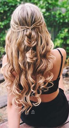 Prom Hairstyles Down, Down Curly Hairstyles, Trendy We Fryzurach, Braided Half Updo, Luxy Hair Extensions, Night Hairstyles, Luxy Hair, Prom Hair Down, Half Updo