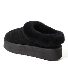 Trust us: they're as cozy as they look. With genuine shearling offering all over comfort and genuine suede providing proven indoor/outdoor durability, these clogs are a must for relaxing anytime, anywhere. Adorned with quilted details and a plush cuff, you're sure to stay cozy with these memory foam clogs. Outfit Wedding Guest, Slide Slippers, Clog Slippers, Platform Clogs, Oxford Heels, Closed Toe Shoes, Platform Slippers, Stay Cozy, Comfortable Dress