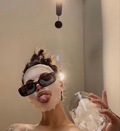 Look Kylie Jenner, Face Mask Aesthetic, Mask Aesthetic, Photographie Portrait Inspiration, Vogue Beauty, Foto Tips, روتين العناية بالبشرة, Healthy Girl, Healthy Lifestyle Inspiration