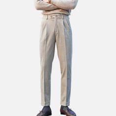 Estilo Old Money, Sophisticated Man, Formal Trousers, Old Money Style, Smart Casual Outfit, Business Meeting, Men's Wardrobe, Color Khaki, Classic Elegance