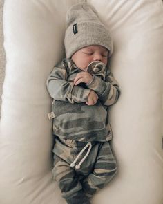 Trendy Baby Boy Clothes, Baby Clothes Organization, Hot Outside, Baby Fashionista, Newborn Boy Clothes, Dream Baby