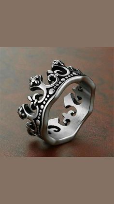 Ring Outfit, Crown Accessories, Silver Crown Ring, Mode Hippie, Ring Settings Types, Black Crown, Silver Crown, Couple Jewelry