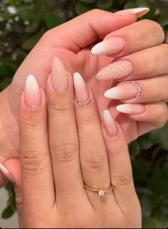 #unhasdegel #unhasdelicadas#meninabonita 50th Wedding Anniversary Cakes, Bridal Nails Designs, Diy Jewelry Set, Beginner Henna Designs, Girly Acrylic Nails, Nails Desing, New Year's Nails, Bridal Nails, Nail Polish Colors