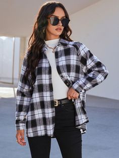 Checkered Shirt Outfit Women, Flannel Shirt Outfit Women, Checkered Shirt Outfit, Flannel Shirt Outfit, Plaid Shirt Outfits, Raglan Sleeve Shirts, Black Plaid Shirt, Look Grunge, Black And White Flannel