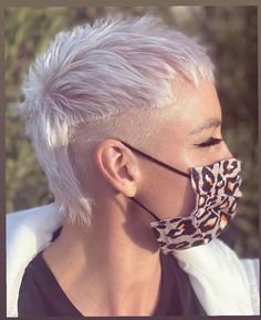 Buzzcut Mohawk, Short Pixie Mullet, Growing Out Buzzcut Hairstyles, Mohawk Haircut For Women, Pixie Cut Mullet, Pixi Haircut, Haircut Ideas For Girls, Short Mullet Hairstyle Women