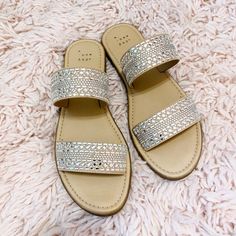 Hey there ladies, today I am doing a summer roundup of the best sandals for summer that are from target