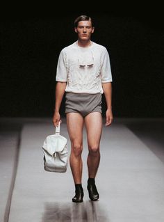 Prada Menswear, A Guy Like You, Run Through, Menswear Fashion Show, Menswear Fashion, Knitwear Men, Prada Men, Mens Summer