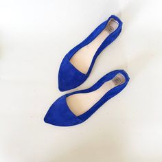 "D' Orsay pointy flats in Royal Cobalt Blue Italian Leather, the softest and most stylish ballet flats you will have have! Perfect for every day or as bridal shoes, add something blue to your wedding! ► Made to order ballet flats, I will be delighted to personally handcraft a pair especially for you! ► Upper in buttery soft Royal blue Italian leather suede ► See them in Navy Blue blue: https://www.etsy.com/listing/558008182/dorsay-pointy-toe-flats-in-navy-blue ► I can craft them in many wonderfu Elegant Blue Ballet Flats, Blue Low Heel Flats For Summer, Elegant Blue Closed Toe Ballet Flats, Summer Blue Low Heel Flats, Blue Pointed Toe Ballet Flats, Chic Blue Ballet Flats With Flat Heel, Blue Pointed Toe Flats For Summer, Blue Low Heel Flats For Formal Occasions, Blue Closed Toe Flats For Party