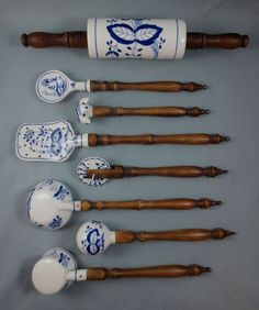 six pieces of blue and white porcelain utensils