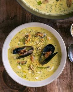 Creamy Mussel and Saffron Soup - Between2Kitchens Saffron Soup, Mussel Soup, Elegant Cocktails, Creative Appetizers, Artichoke Soup, Recipes For Lunch, Restaurant Style Recipes, Garlic Herb Butter, Delicious Appetizer Recipes